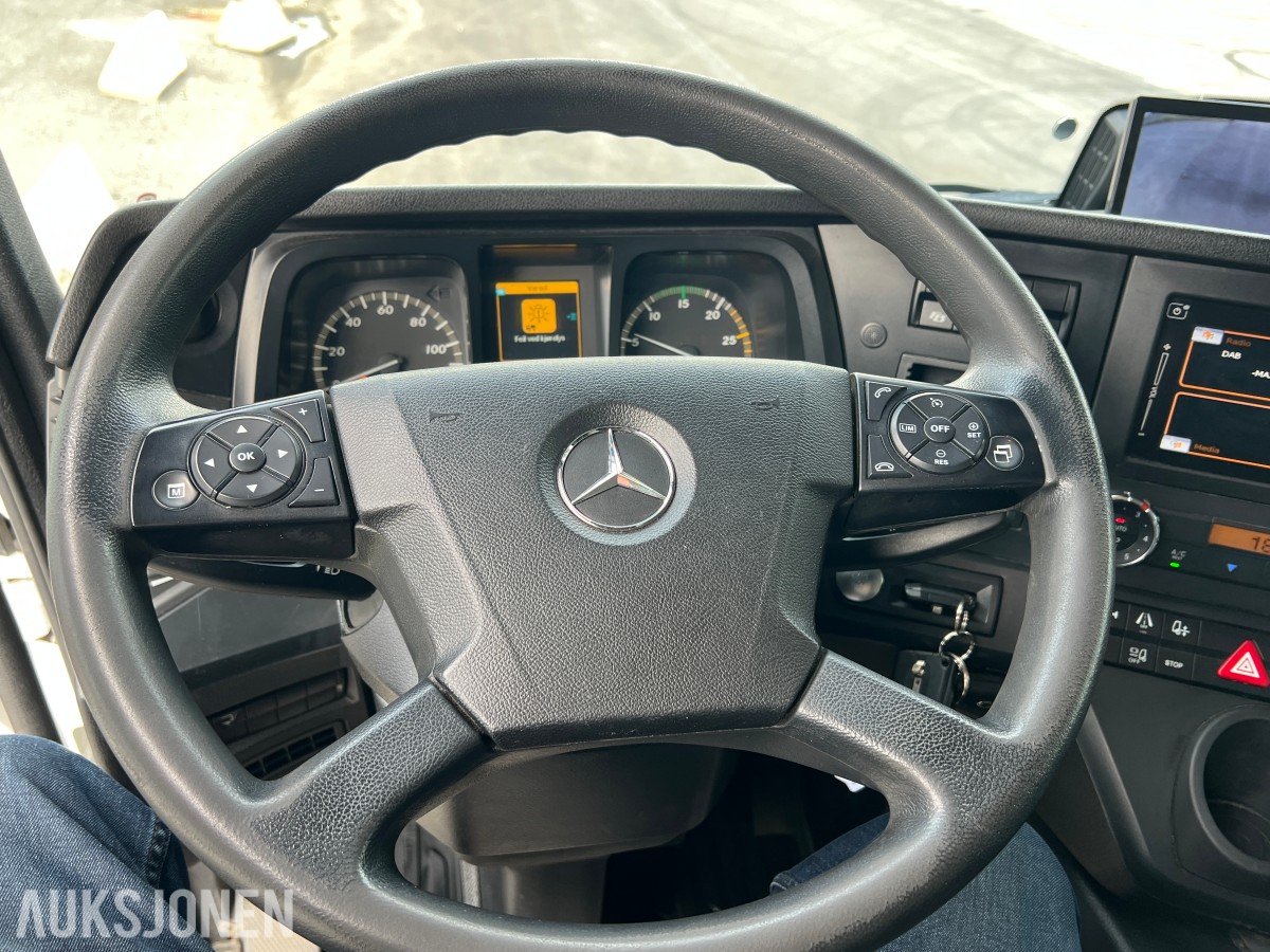 2018 Mercedes-Benz Antos 1830 kjølebil med bakløft