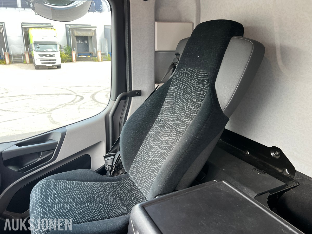 2018 Mercedes-Benz Antos 1830 kjølebil med bakløft