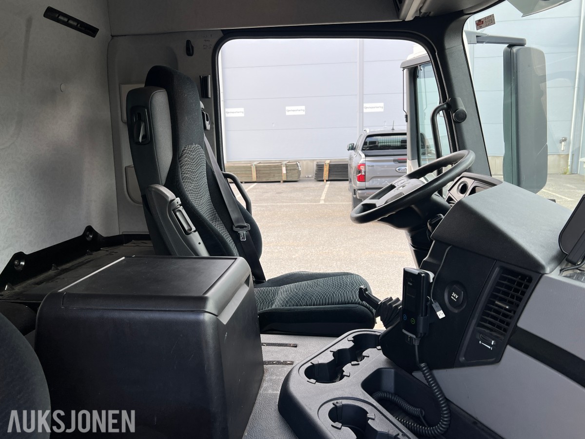 2018 Mercedes-Benz Antos 1830 kjølebil med bakløft