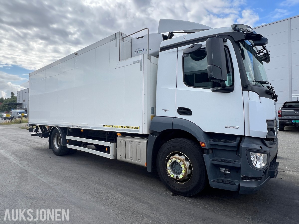 2018 Mercedes-Benz Antos 1830 kjølebil med bakløft