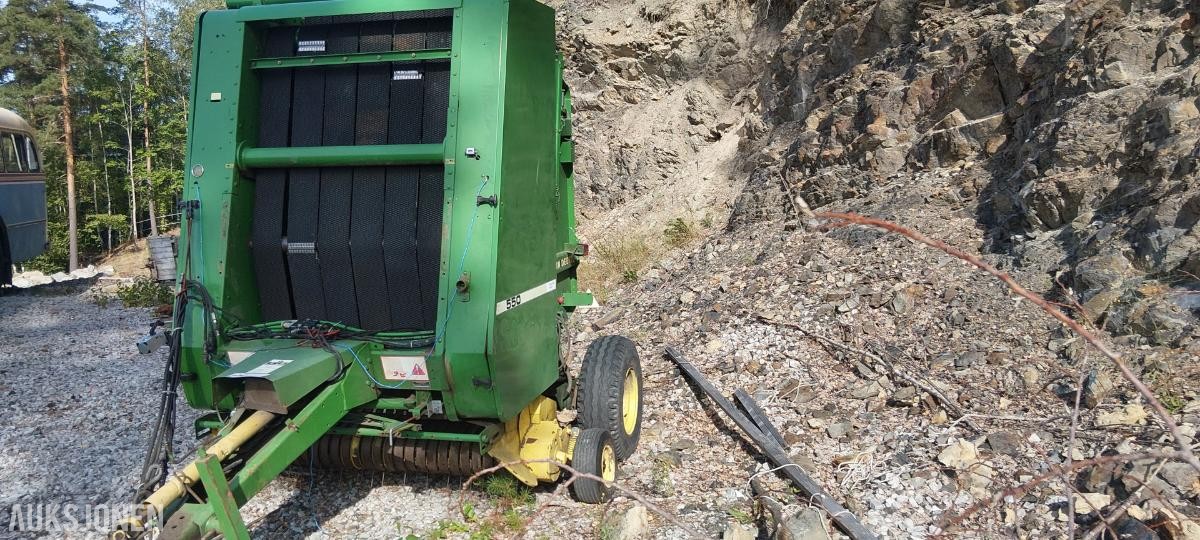 1990 John Deere 550 rundballepresse med variabelt kammer