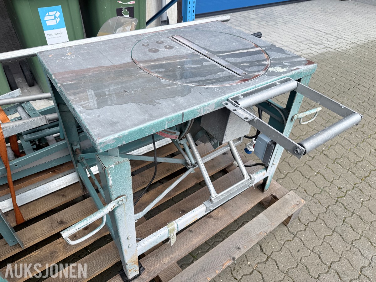 Elektrisk bordsag med rullebord