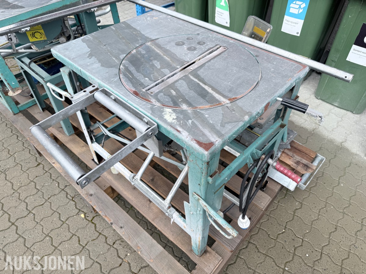 Elektrisk bordsag med rullebord