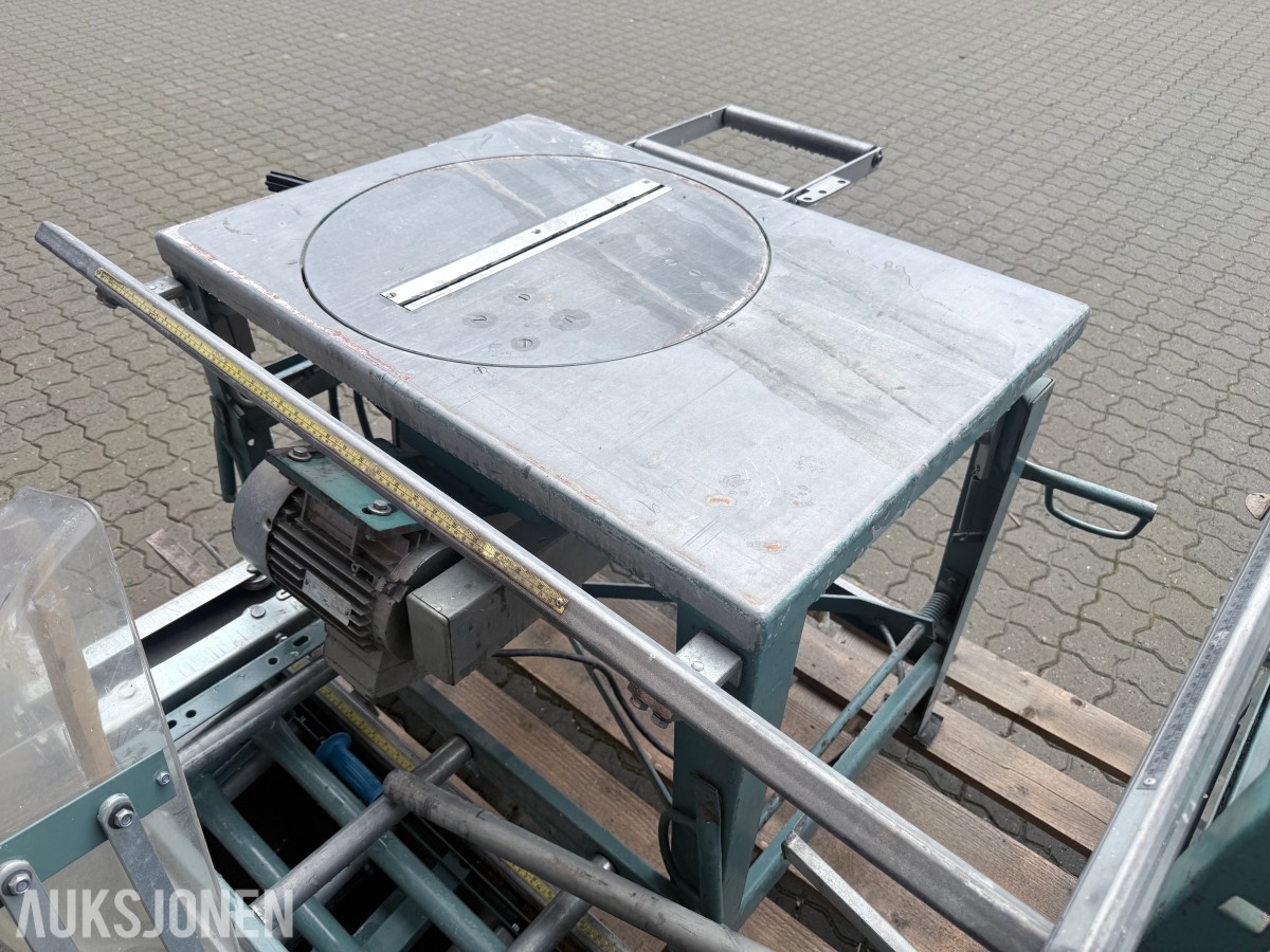 Elektrisk bordsag med rullebord