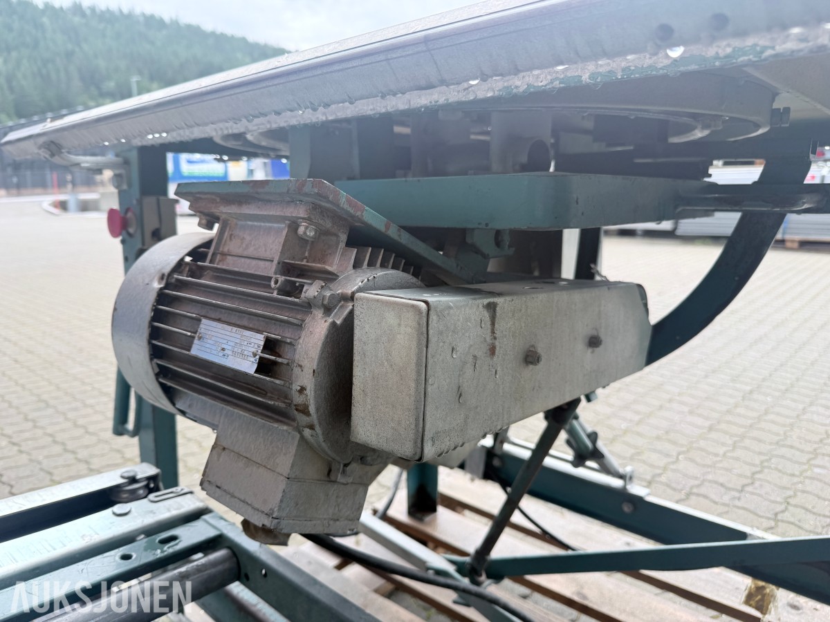 Elektrisk bordsag med rullebord