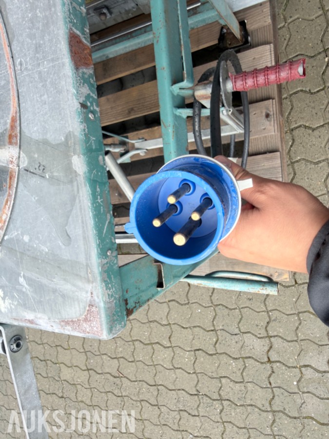 Elektrisk bordsag med rullebord
