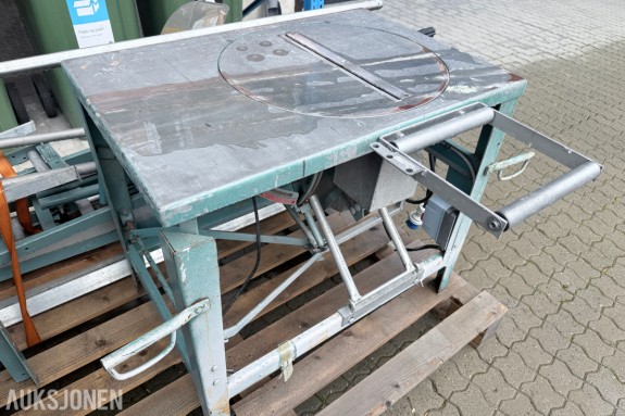 Elektrisk bordsag med rullebord