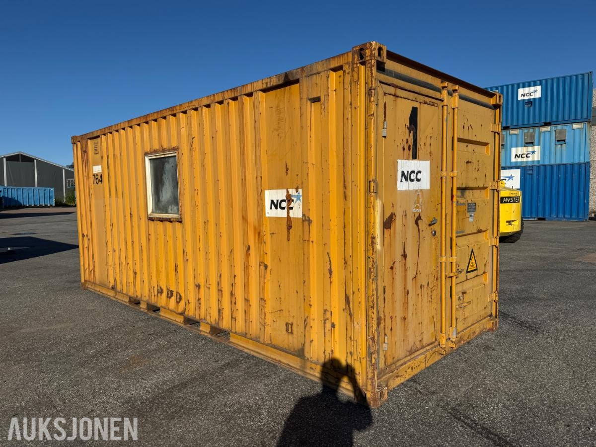 1984 Verksted container 20 fot isolert med innhold ( 01 )