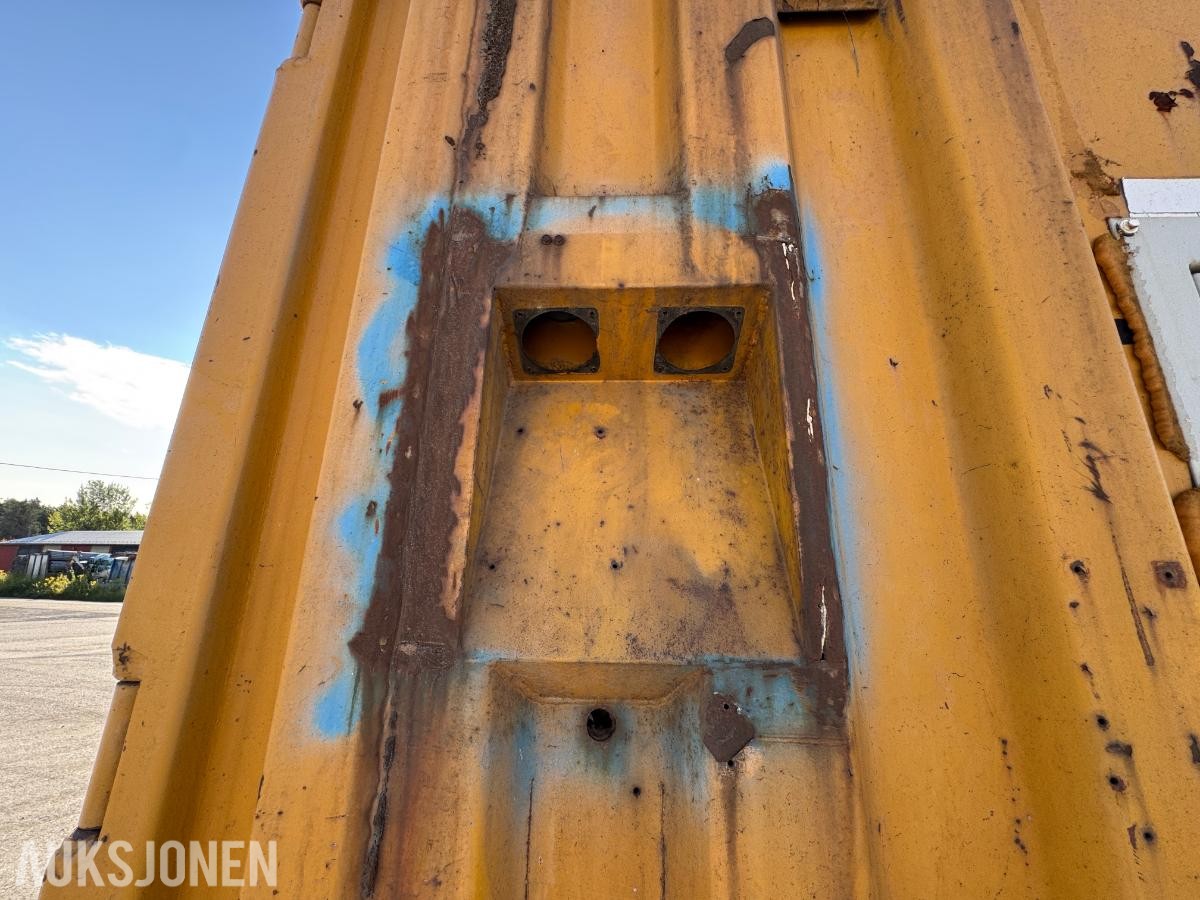 1984 Verksted container 20 fot isolert med innhold ( 01 )