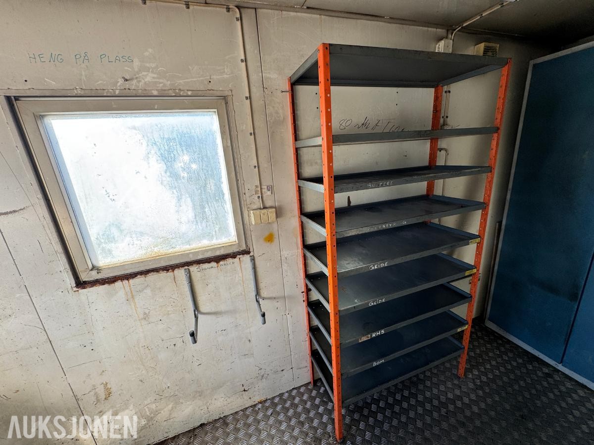 1984 Verksted container 20 fot isolert med innhold ( 01 )