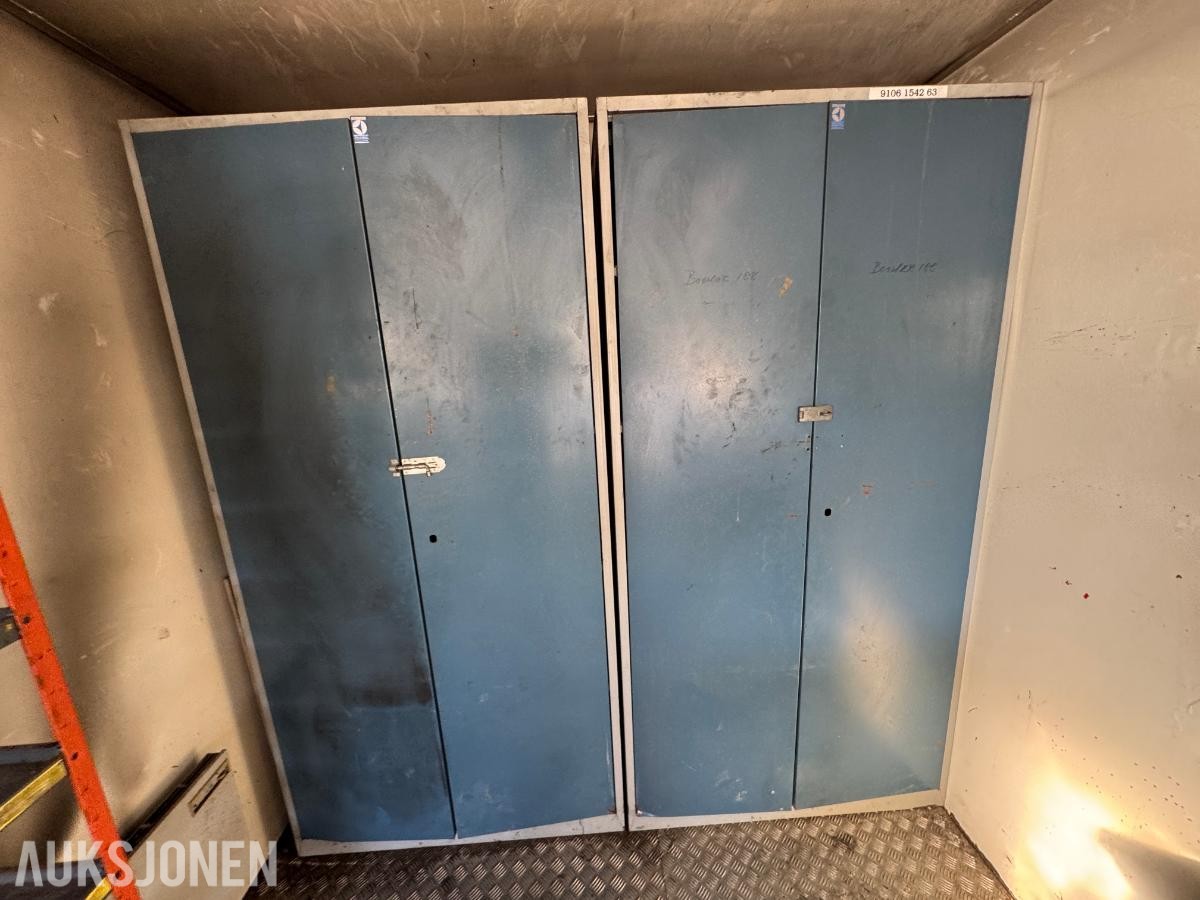 1984 Verksted container 20 fot isolert med innhold ( 01 )