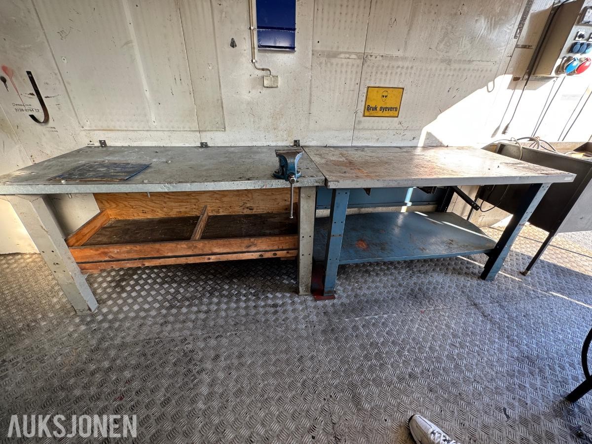 1984 Verksted container 20 fot isolert med innhold ( 01 )