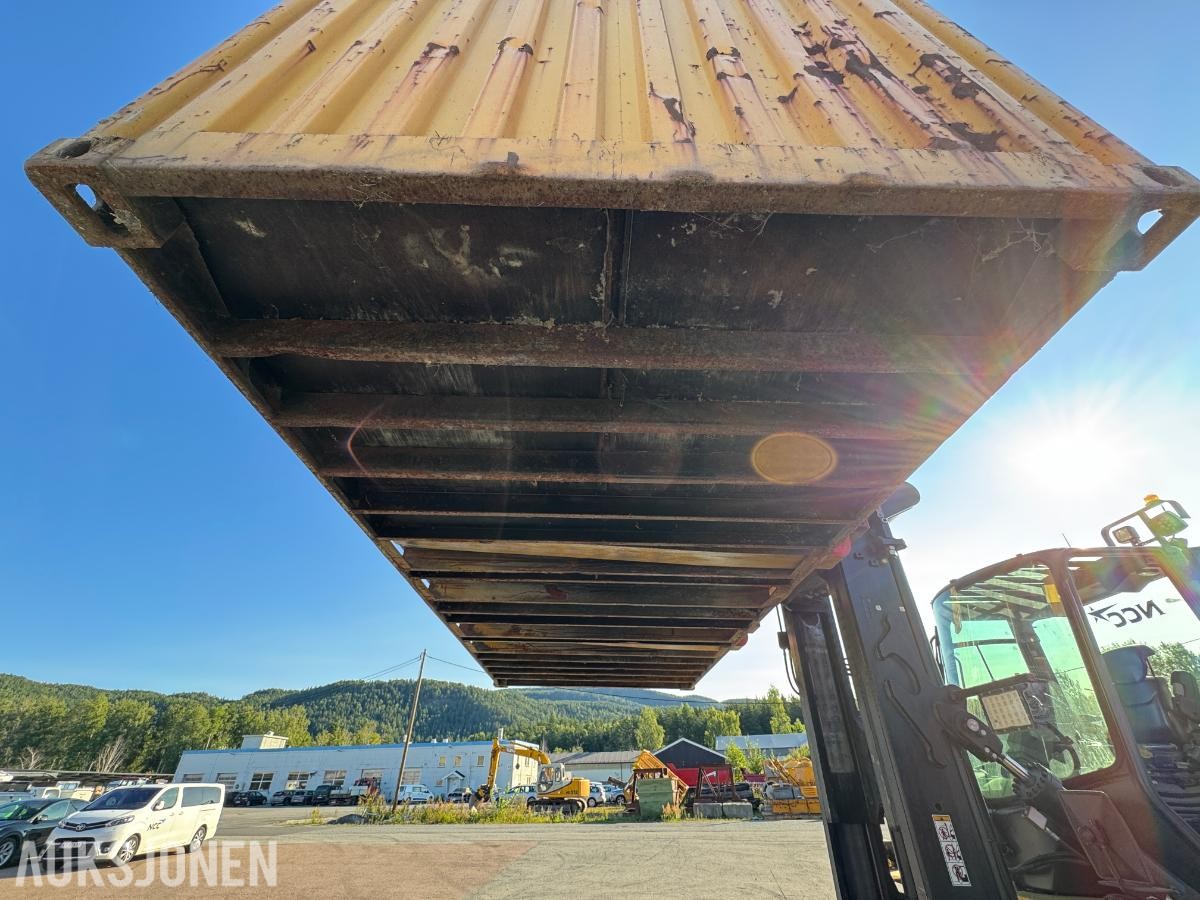 1984 Verksted container 20 fot isolert med innhold ( 01 )