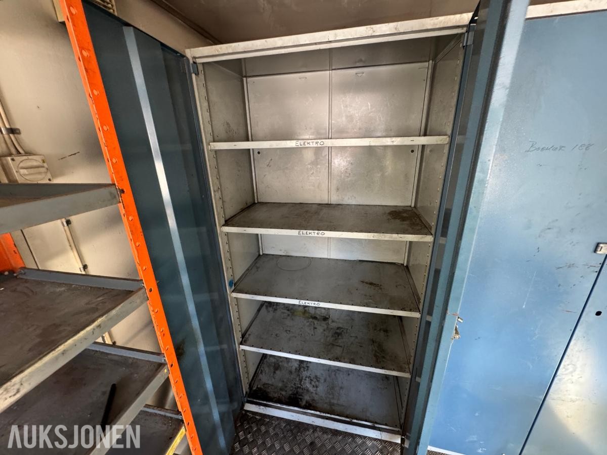 1984 Verksted container 20 fot isolert med innhold ( 01 )