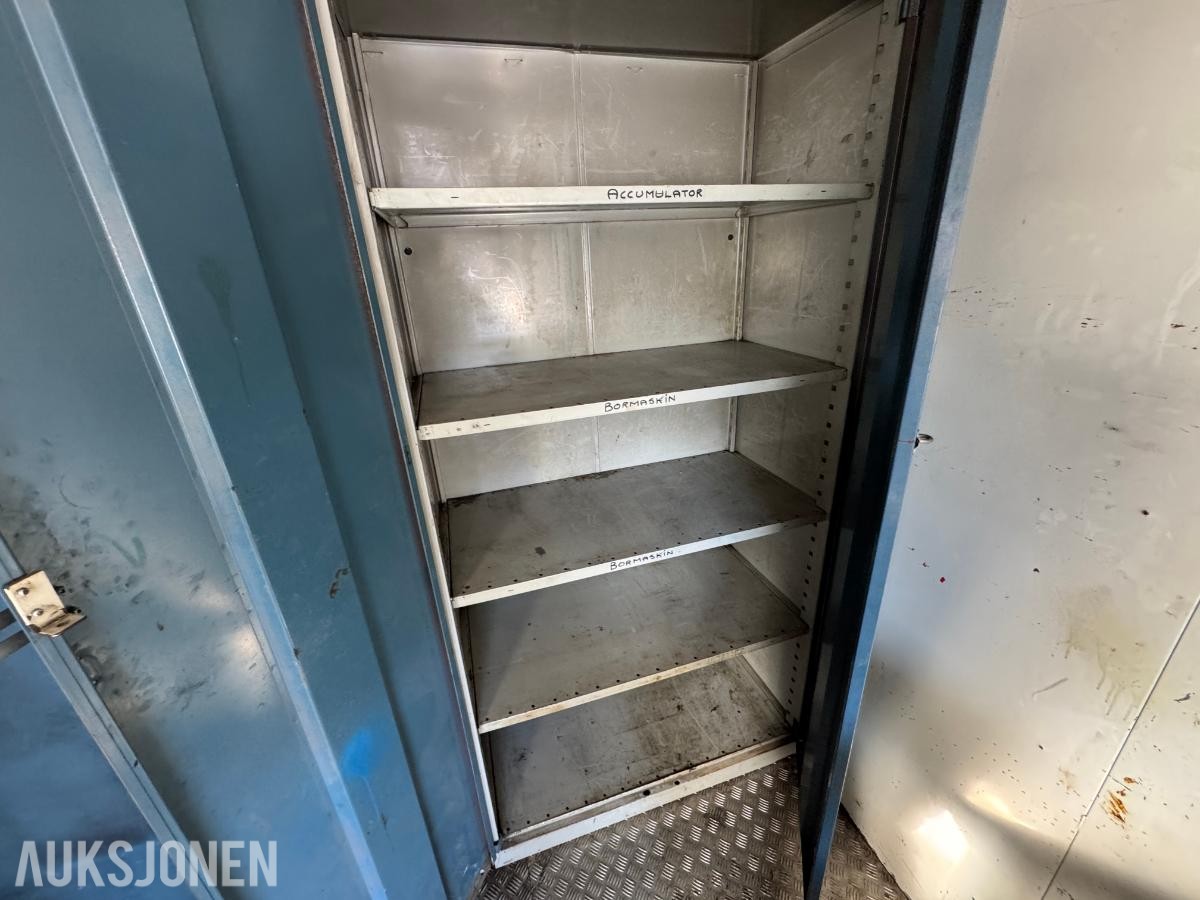 1984 Verksted container 20 fot isolert med innhold ( 01 )