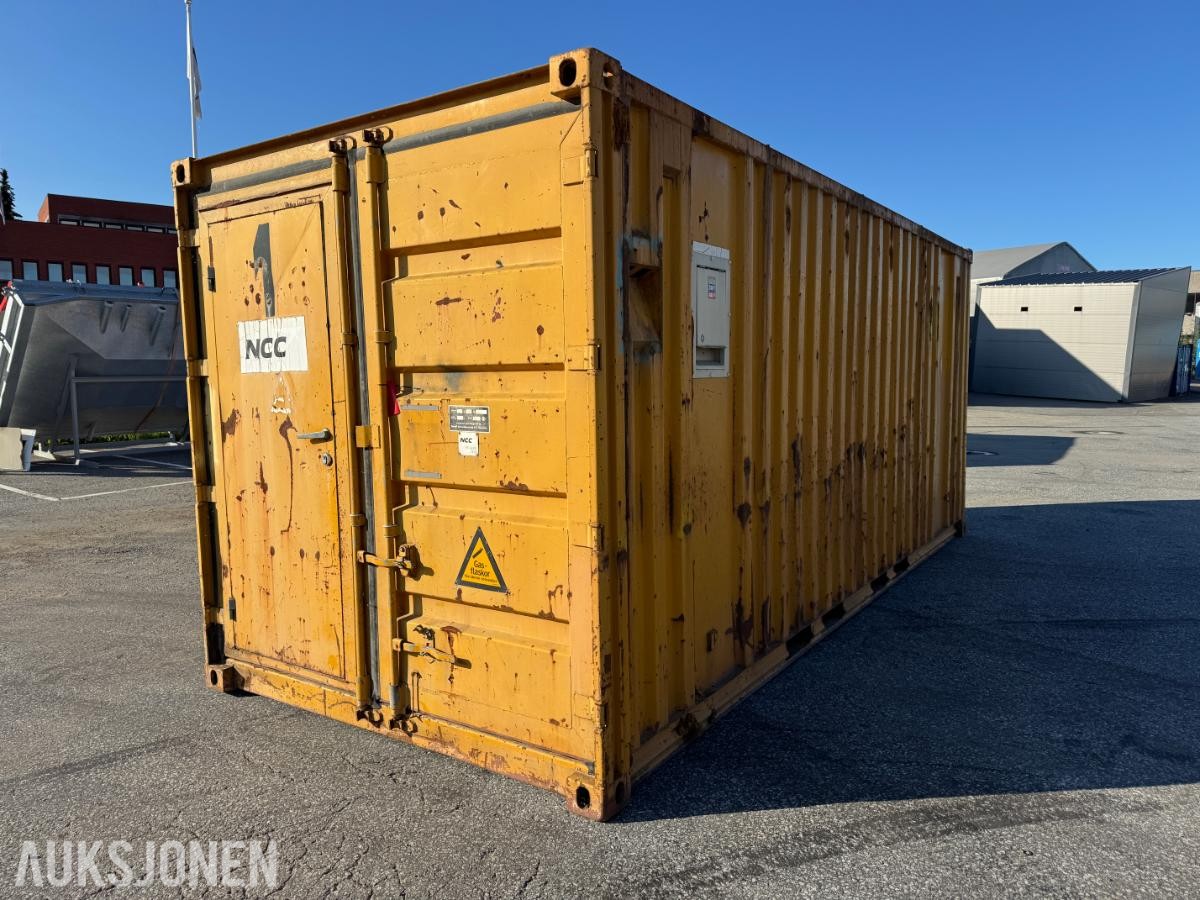 1984 Verksted container 20 fot isolert med innhold ( 01 )