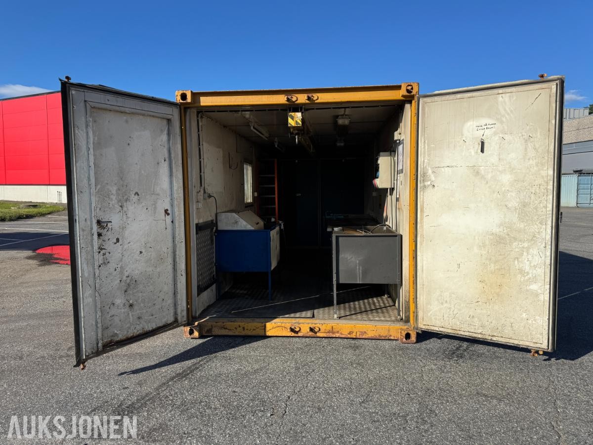 1984 Verksted container 20 fot isolert med innhold ( 01 )