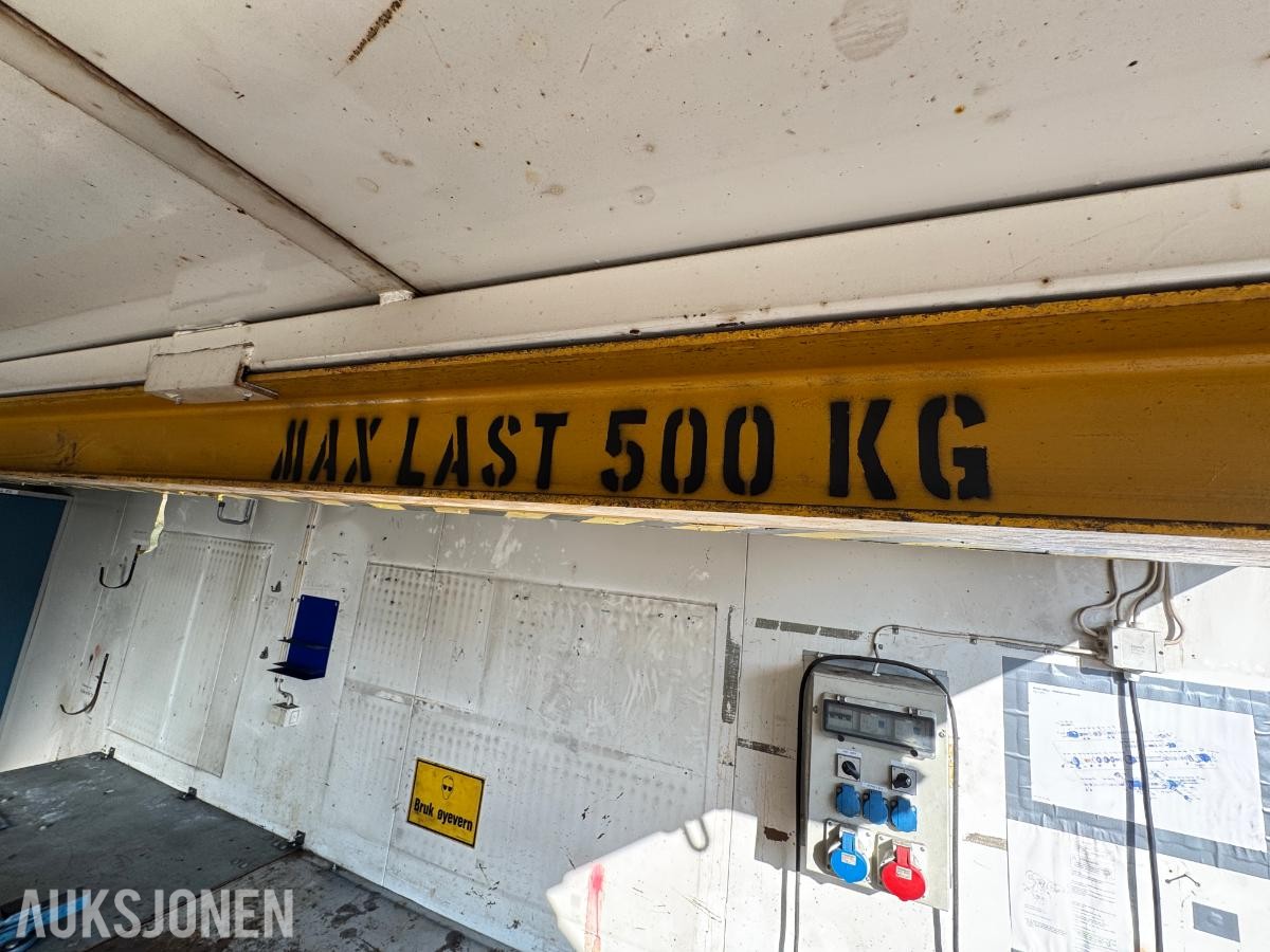 1984 Verksted container 20 fot isolert med innhold ( 01 )