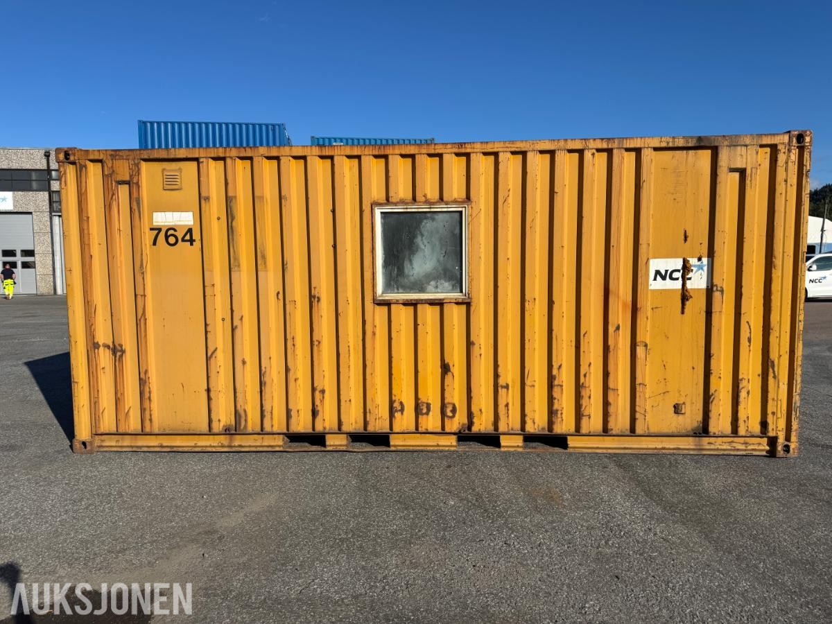 1984 Verksted container 20 fot isolert med innhold ( 01 )