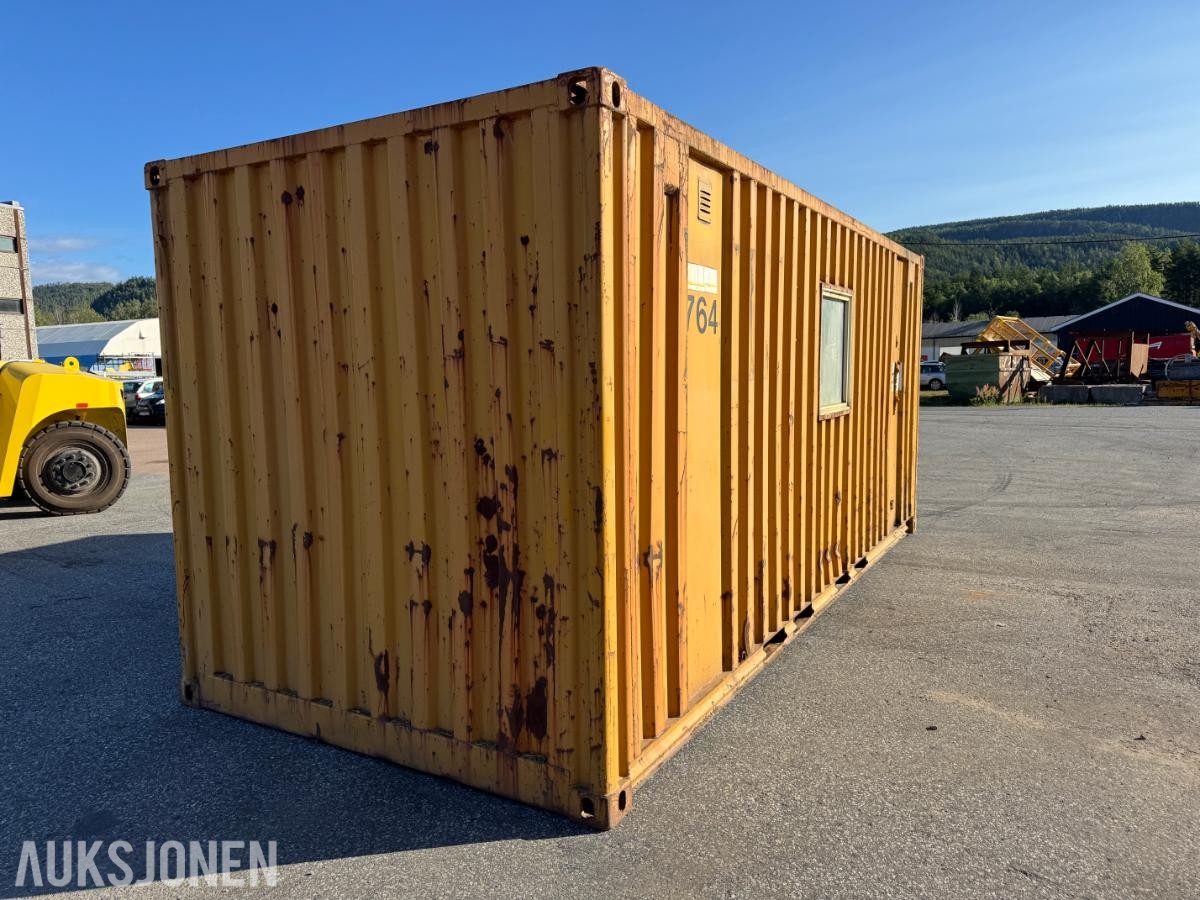 1984 Verksted container 20 fot isolert med innhold ( 01 )