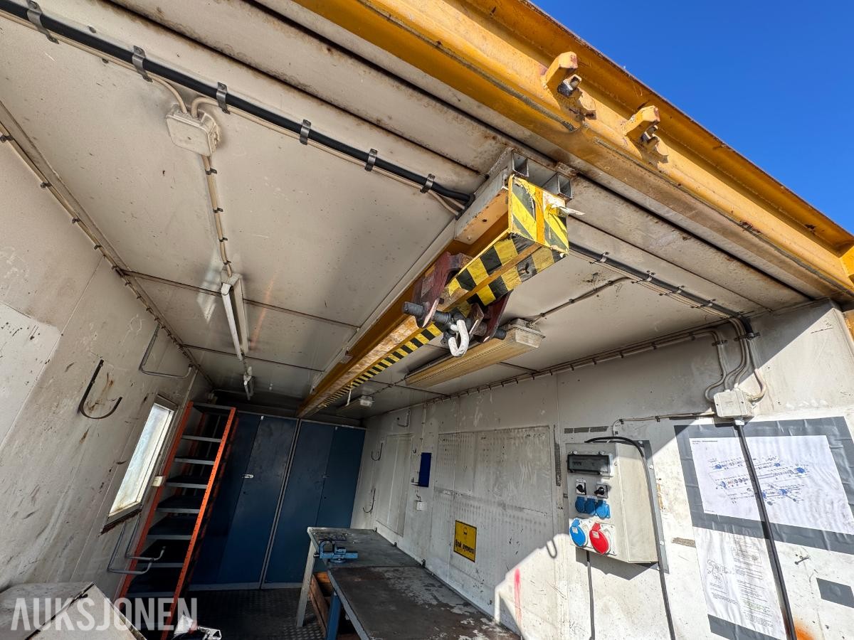 1984 Verksted container 20 fot isolert med innhold ( 01 )