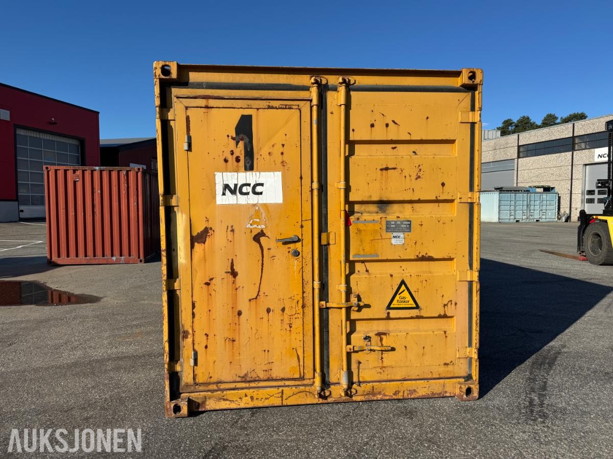 1984 Verksted container 20 fot isolert med innhold ( 01 )