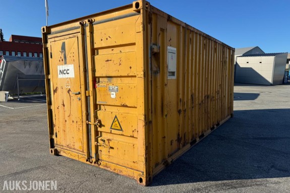 1984 Verksted container 20 fot isolert med innhold ( 01 )