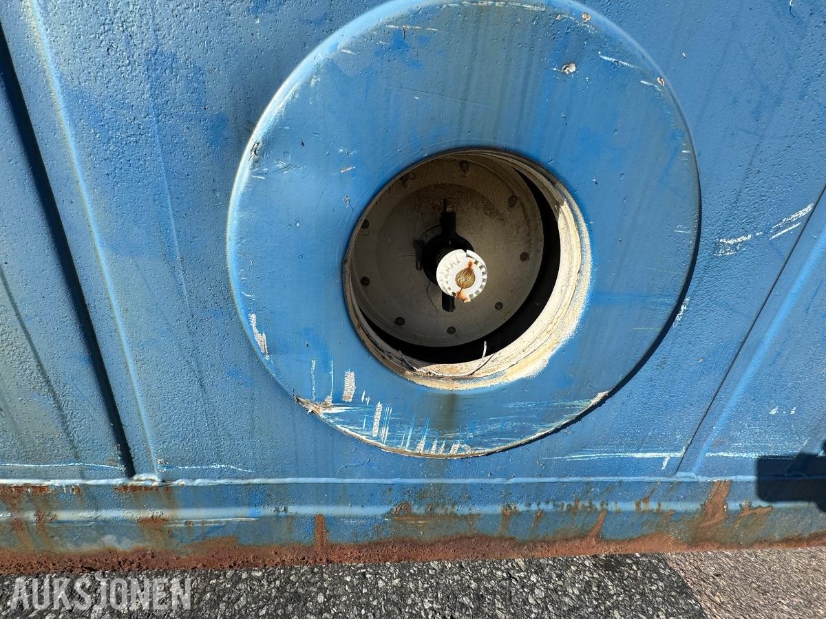 Lager container 20 fot isolert med reoler / skap ( 02 )