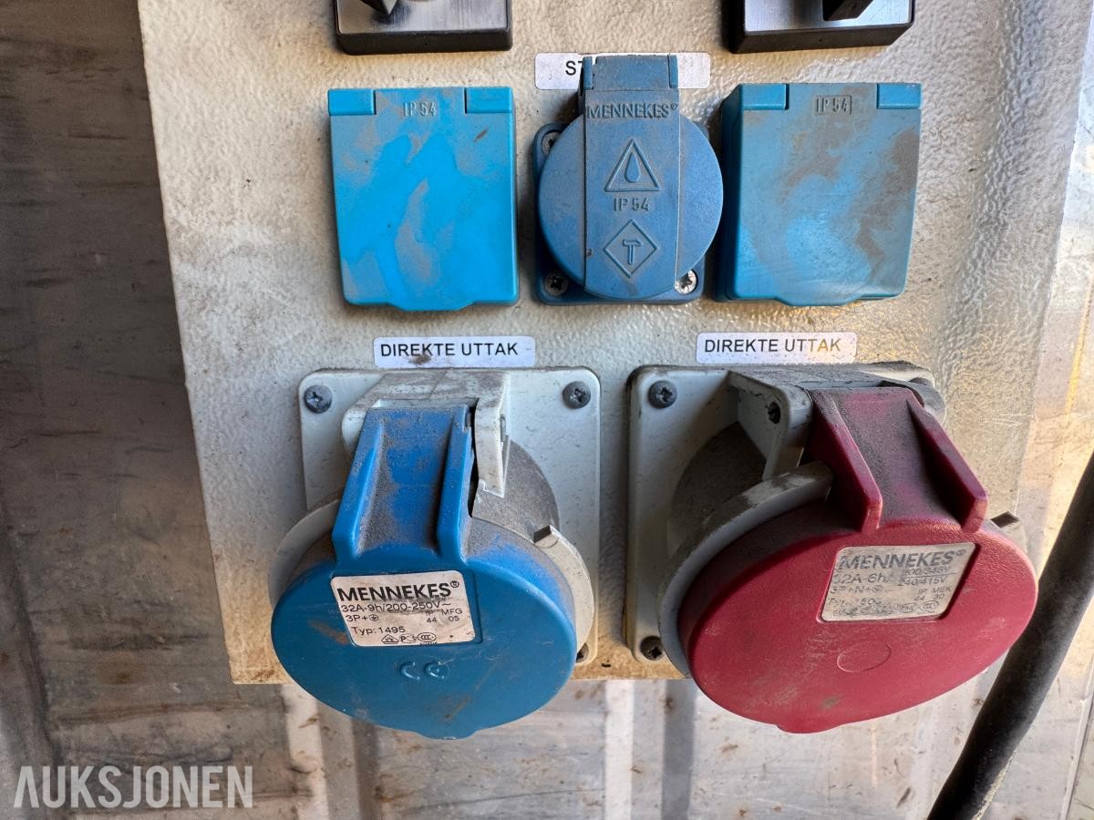 Lager container 20 fot isolert med reoler / skap ( 02 )