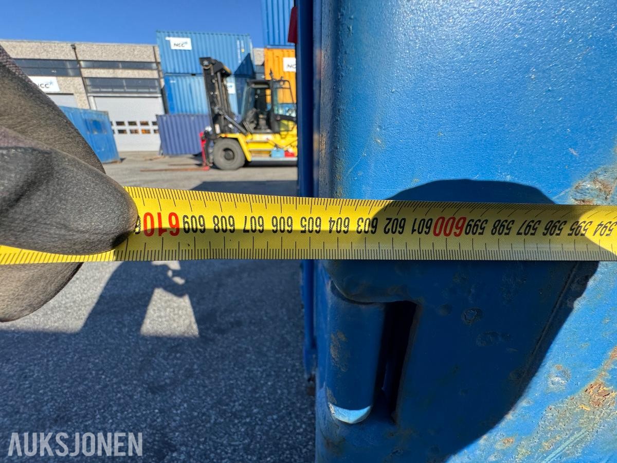 Lager container 20 fot isolert med reoler / skap ( 02 )
