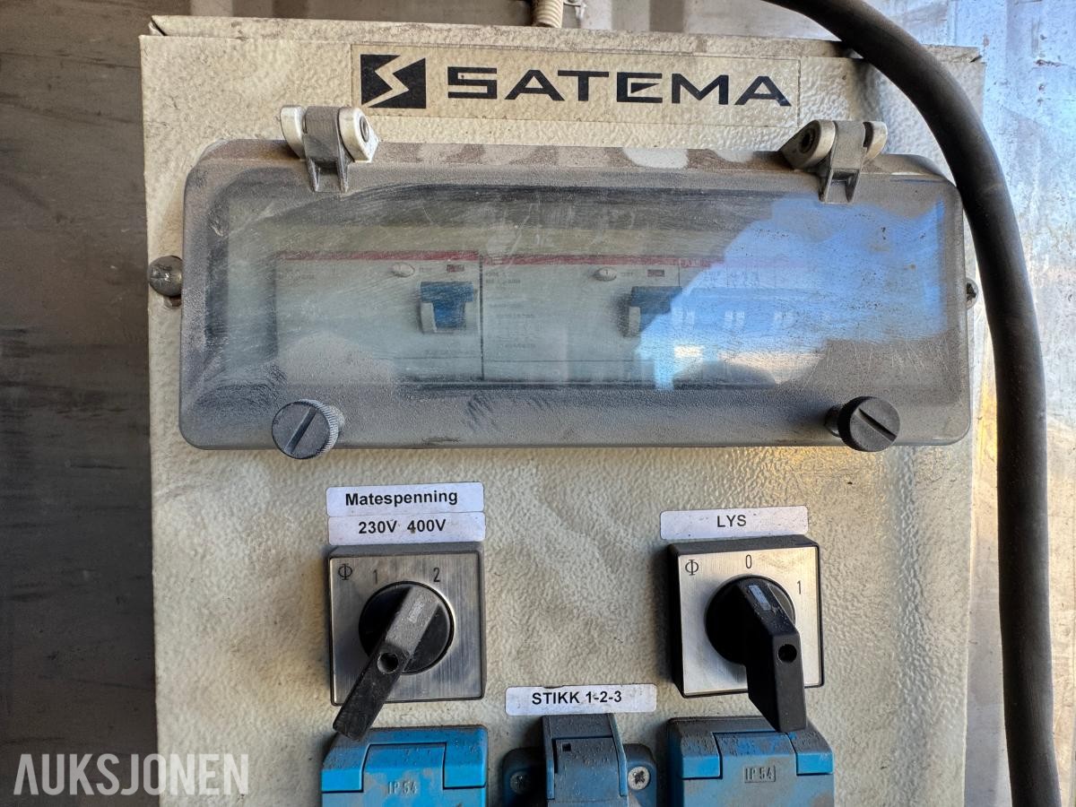 Lager container 20 fot isolert med reoler / skap ( 02 )