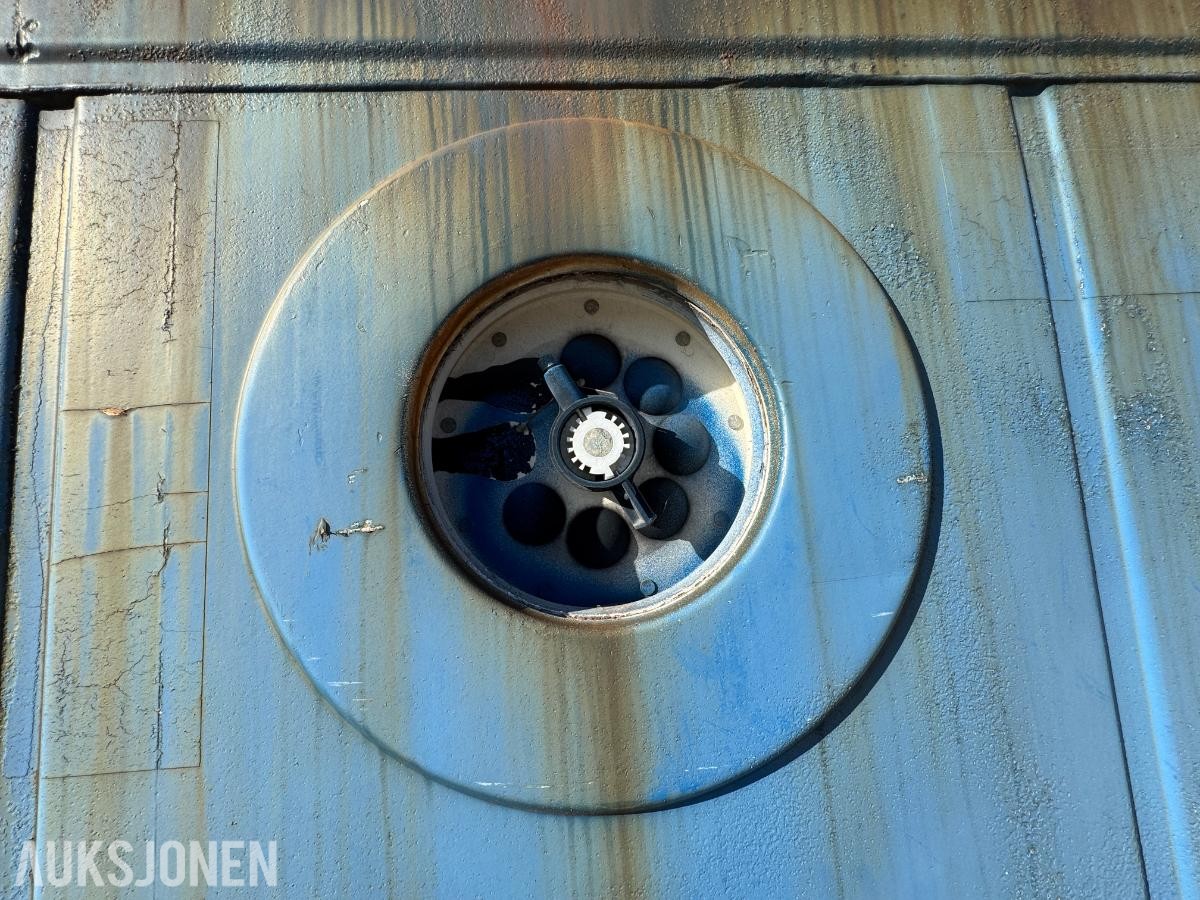 Lager container 20 fot isolert med reoler / skap ( 02 )