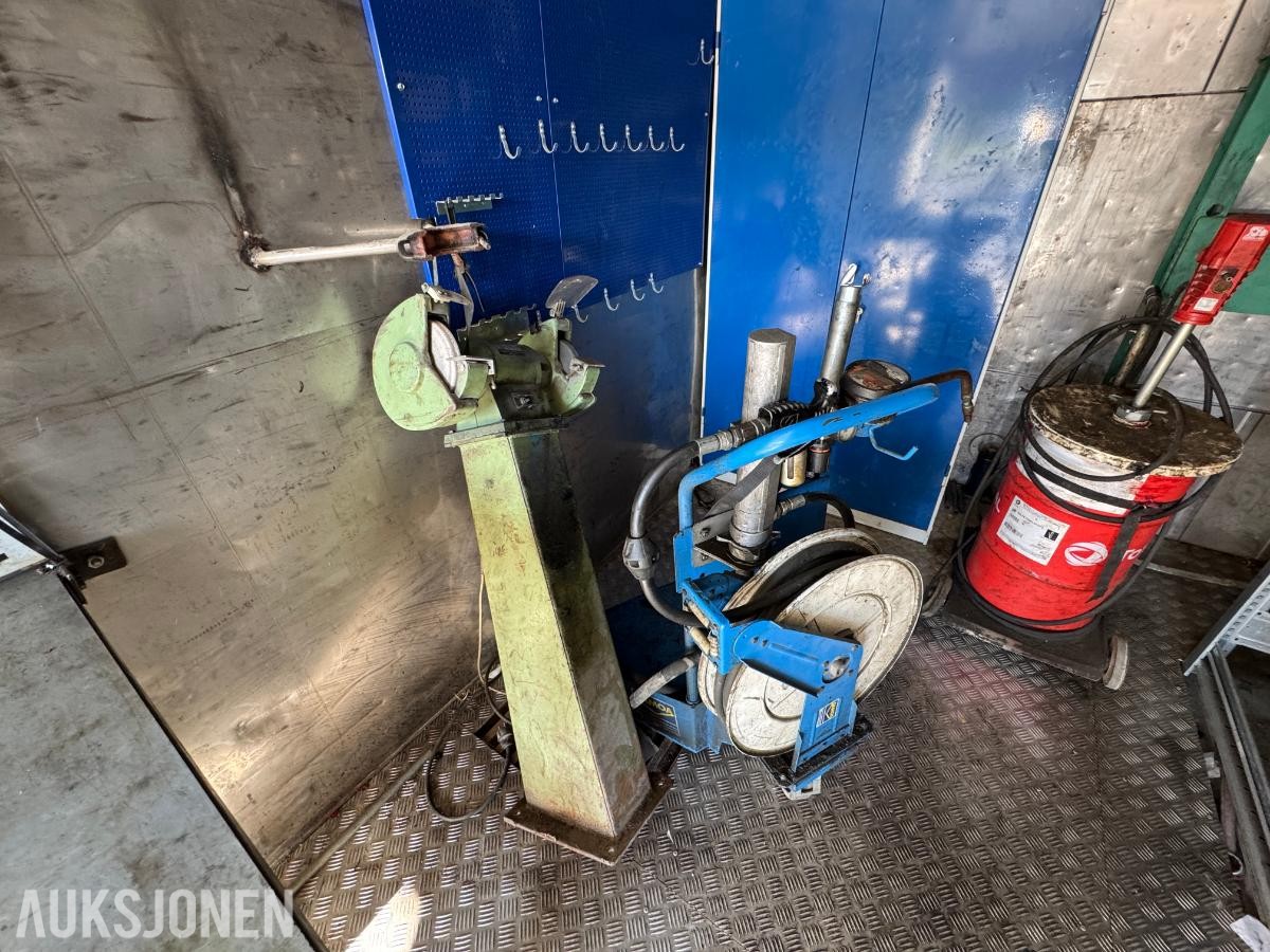 Verksted container 20 fot isolert med innhold ( 04 )