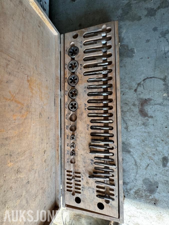 Verksted container 20 fot isolert med innhold ( 04 )