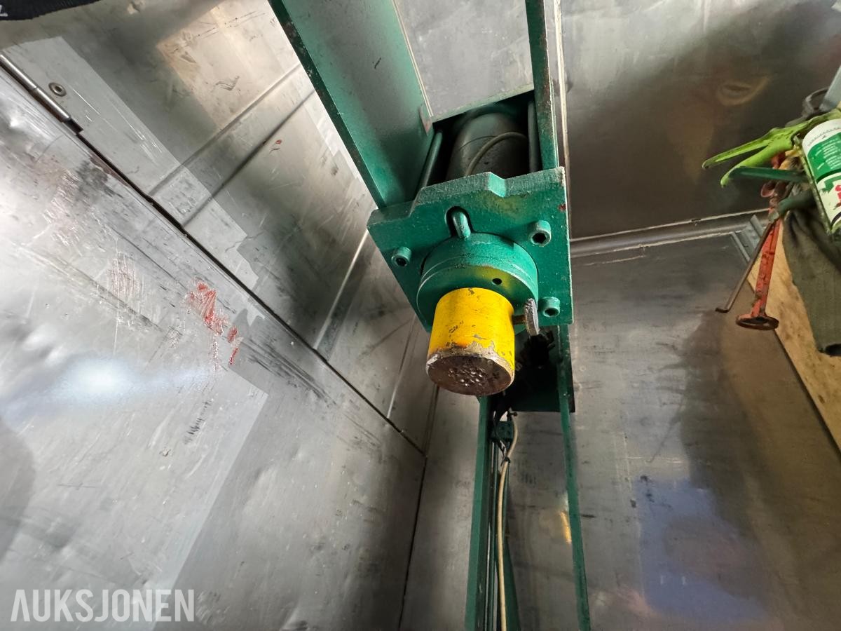 Verksted container 20 fot isolert med innhold ( 04 )