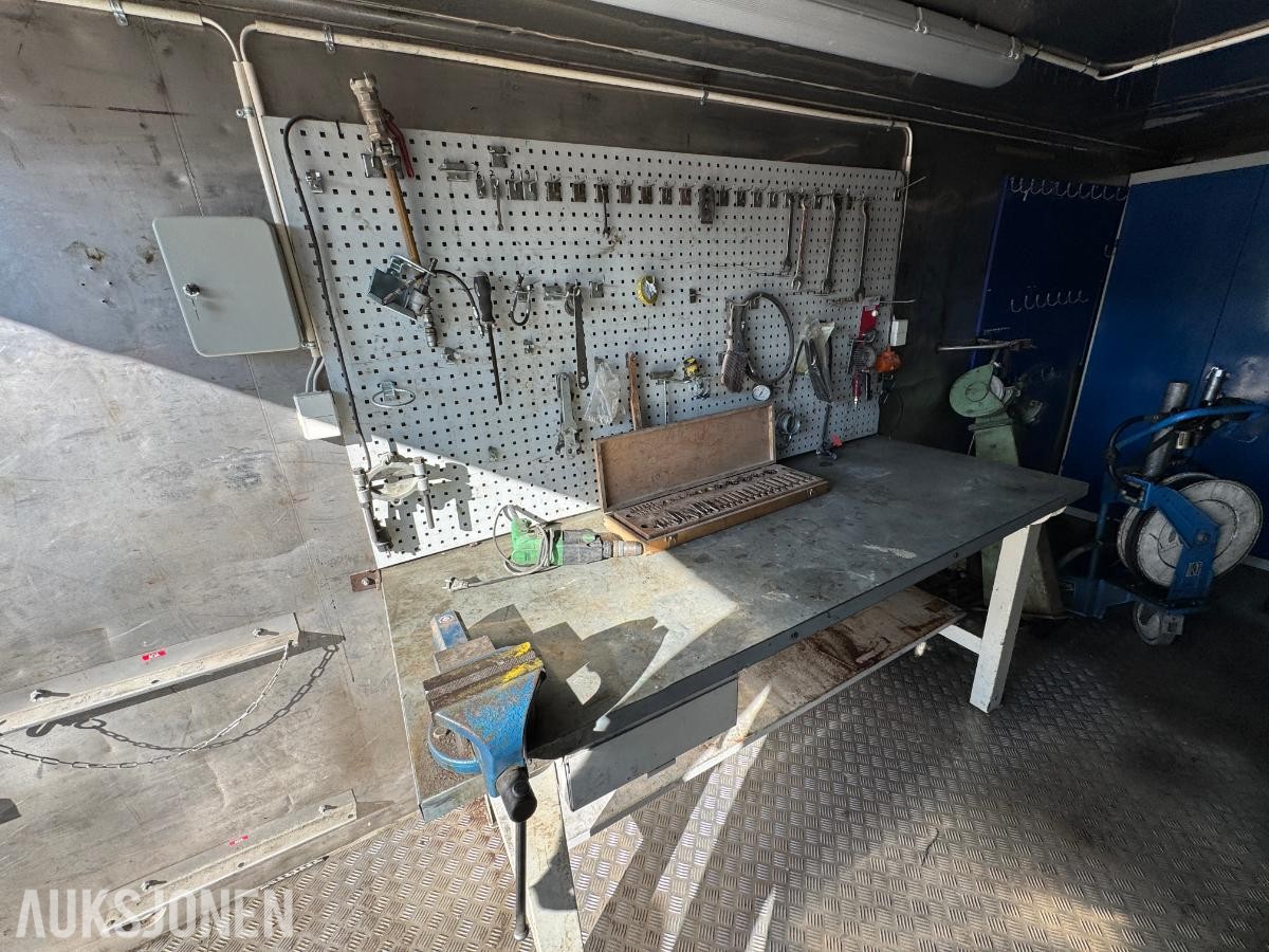 Verksted container 20 fot isolert med innhold ( 04 )