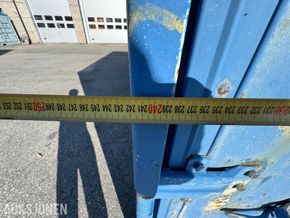 Verksted container 20 fot isolert med innhold ( 04 )