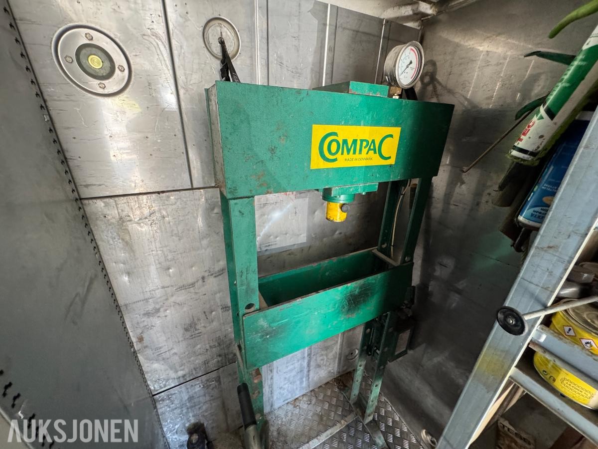 Verksted container 20 fot isolert med innhold ( 04 )