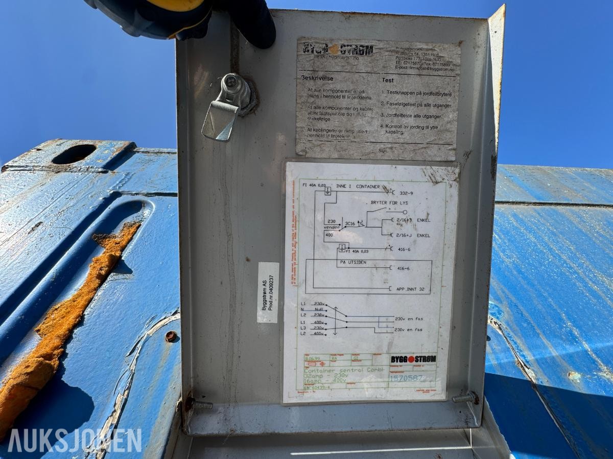 Verksted container 20 fot isolert med innhold ( 04 )