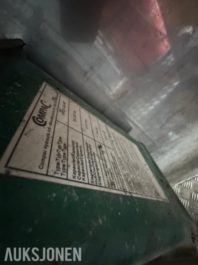 Verksted container 20 fot isolert med innhold ( 04 )