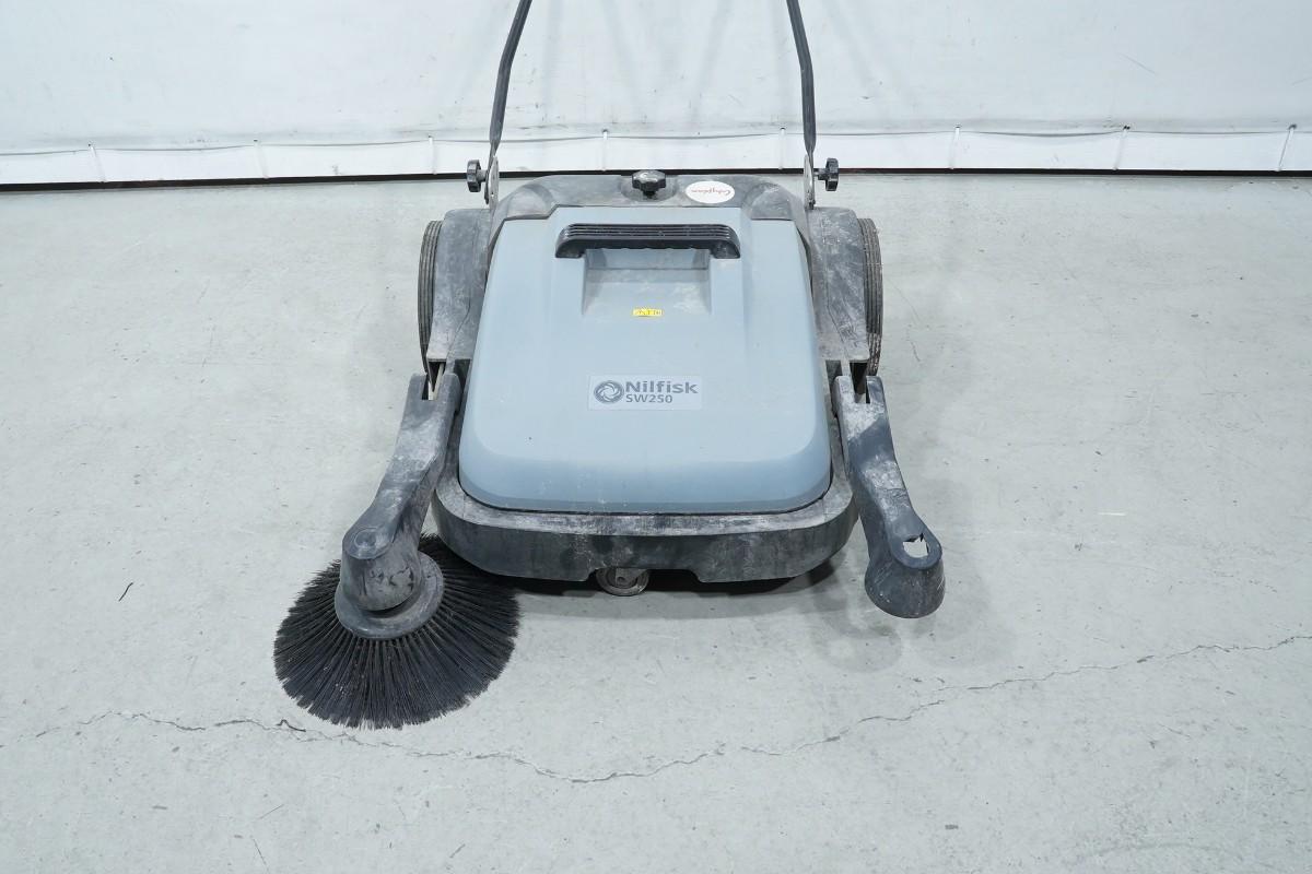 Nilfisk SW250 920 manuell feiemaskin – 920 mm