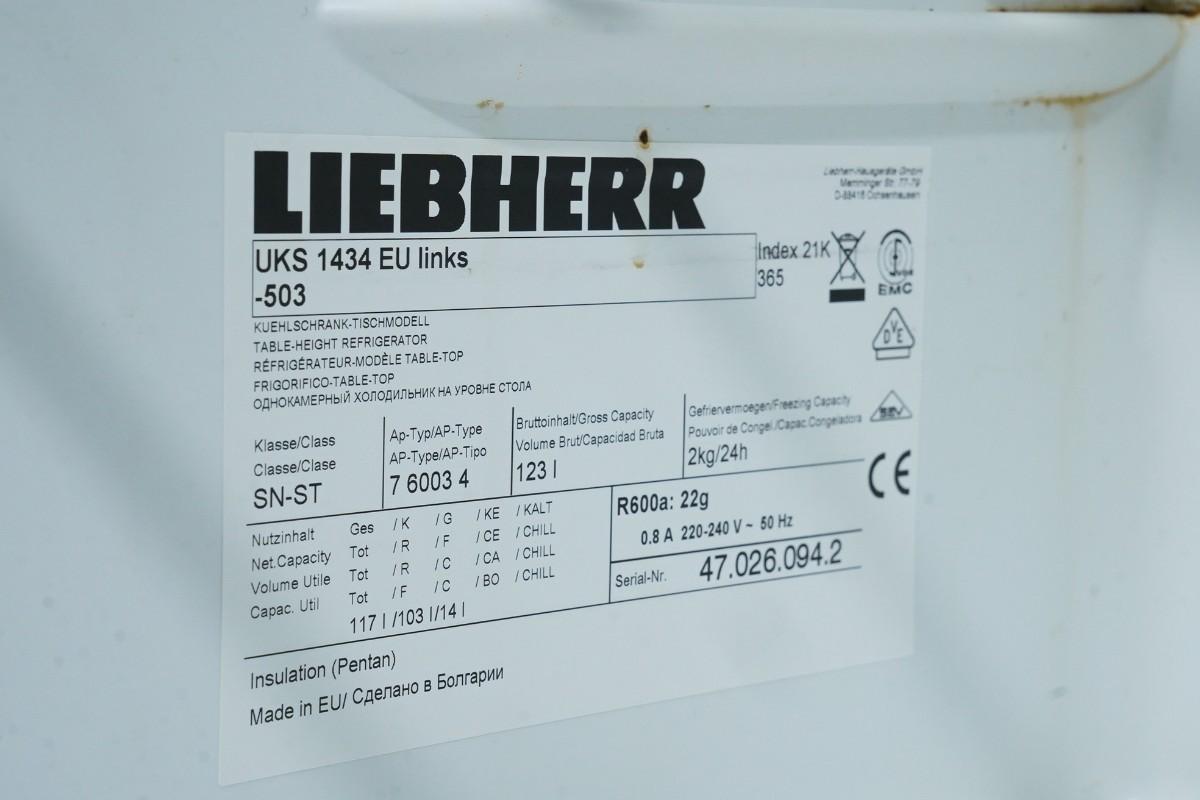 Minikjøkken med Liebherr kjøleskap, LG mikro, koketopp og vask