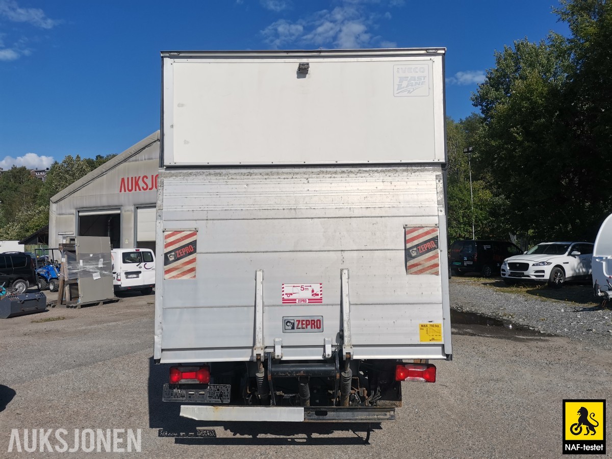 2017 IVECO DAILY SKAPBIL 155 HK AUT WEBASTO ZEPRO LØFTELEM