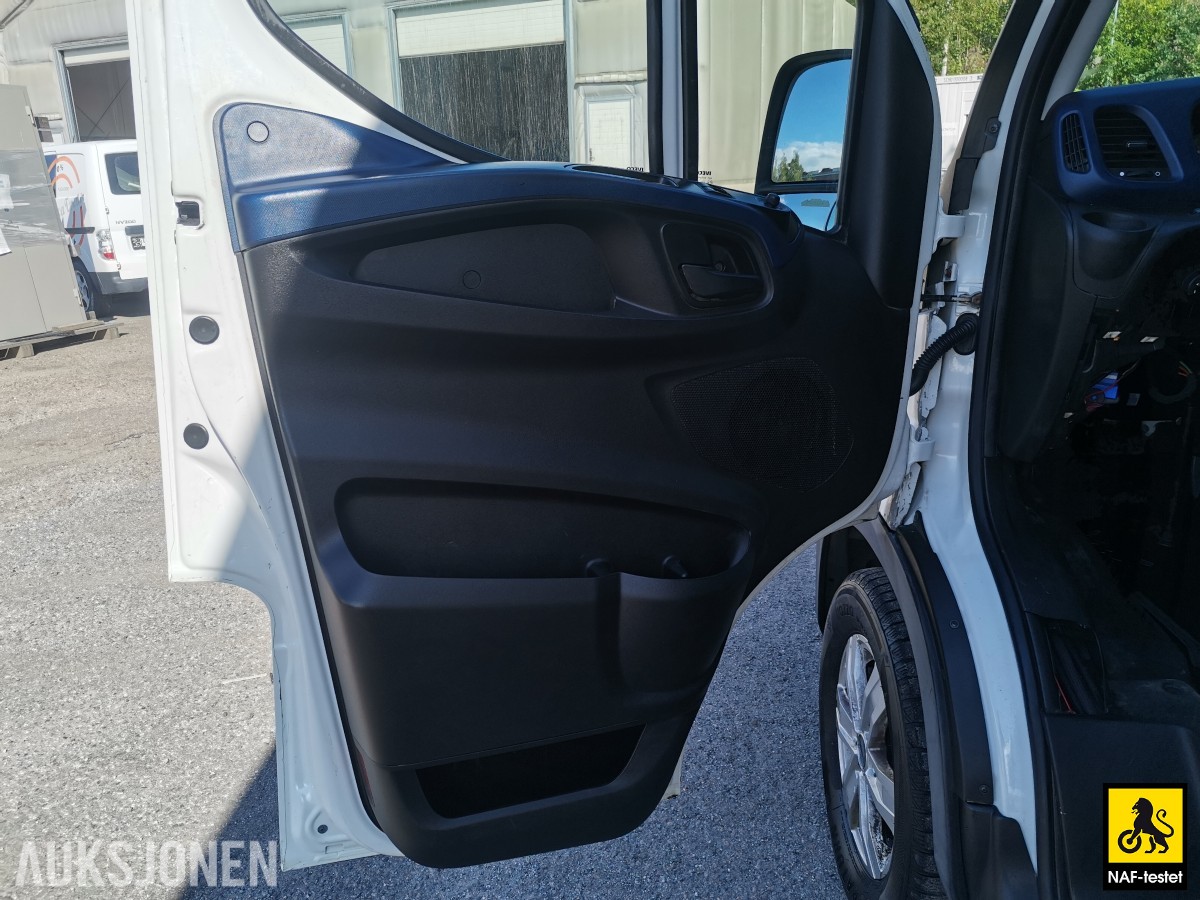 2017 IVECO DAILY SKAPBIL 155 HK AUT WEBASTO ZEPRO LØFTELEM