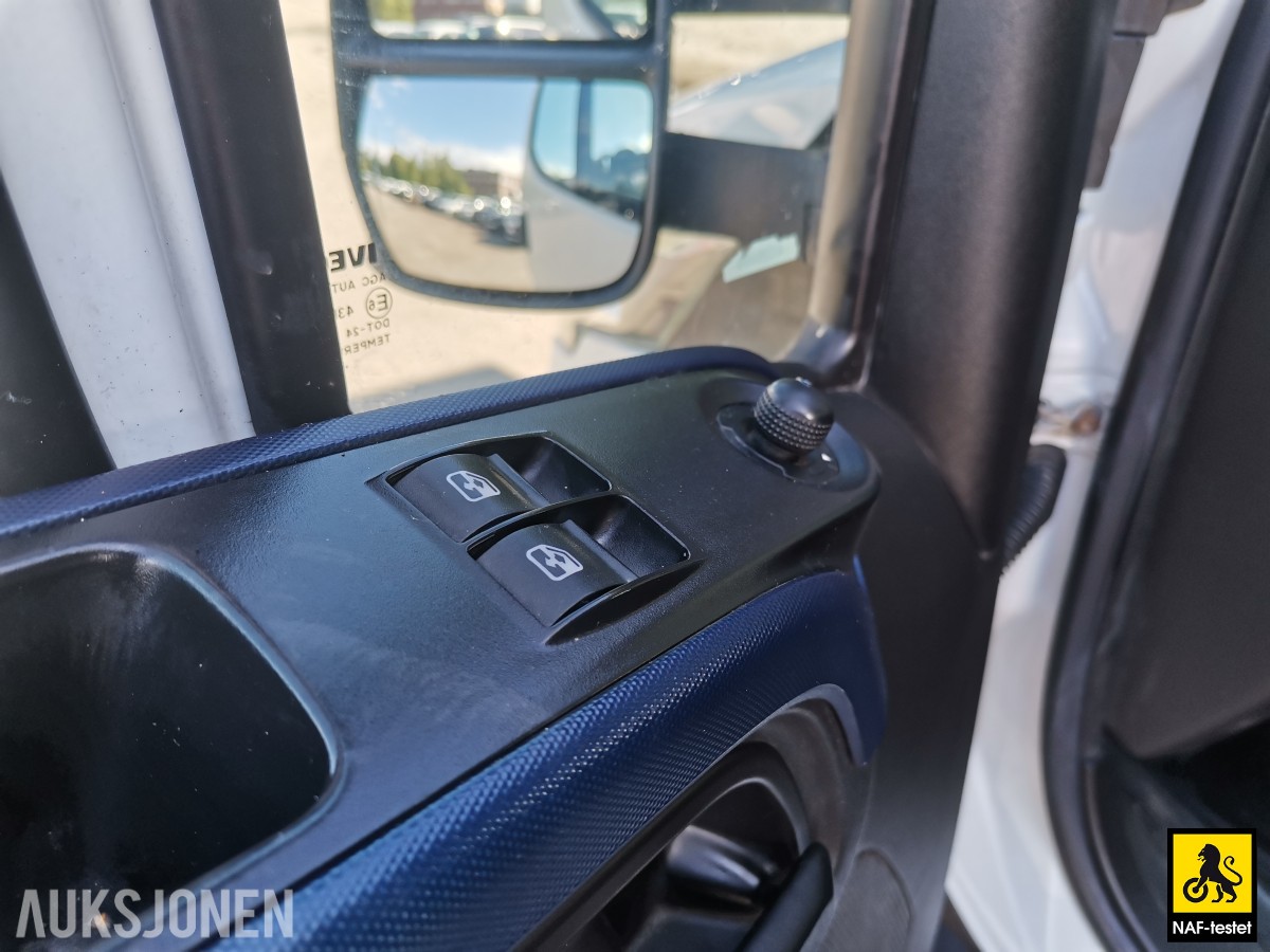 2017 IVECO DAILY SKAPBIL 155 HK AUT WEBASTO ZEPRO LØFTELEM