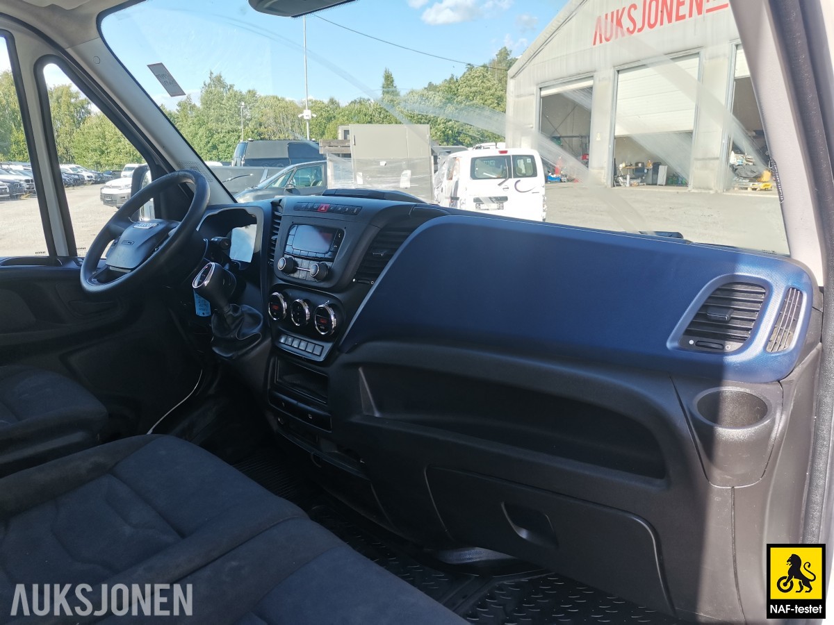 2017 IVECO DAILY SKAPBIL 155 HK AUT WEBASTO ZEPRO LØFTELEM