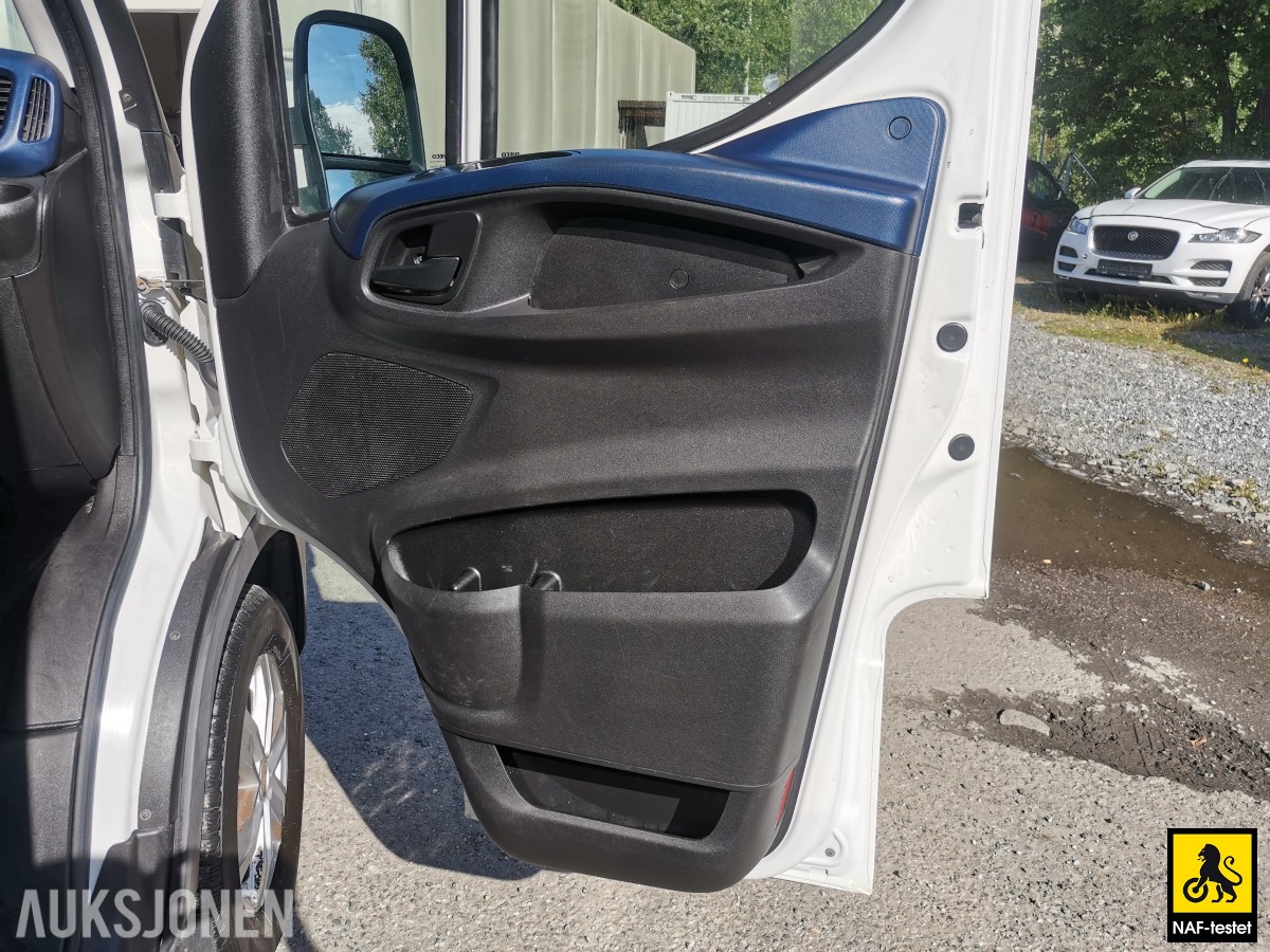 2017 IVECO DAILY SKAPBIL 155 HK AUT WEBASTO ZEPRO LØFTELEM