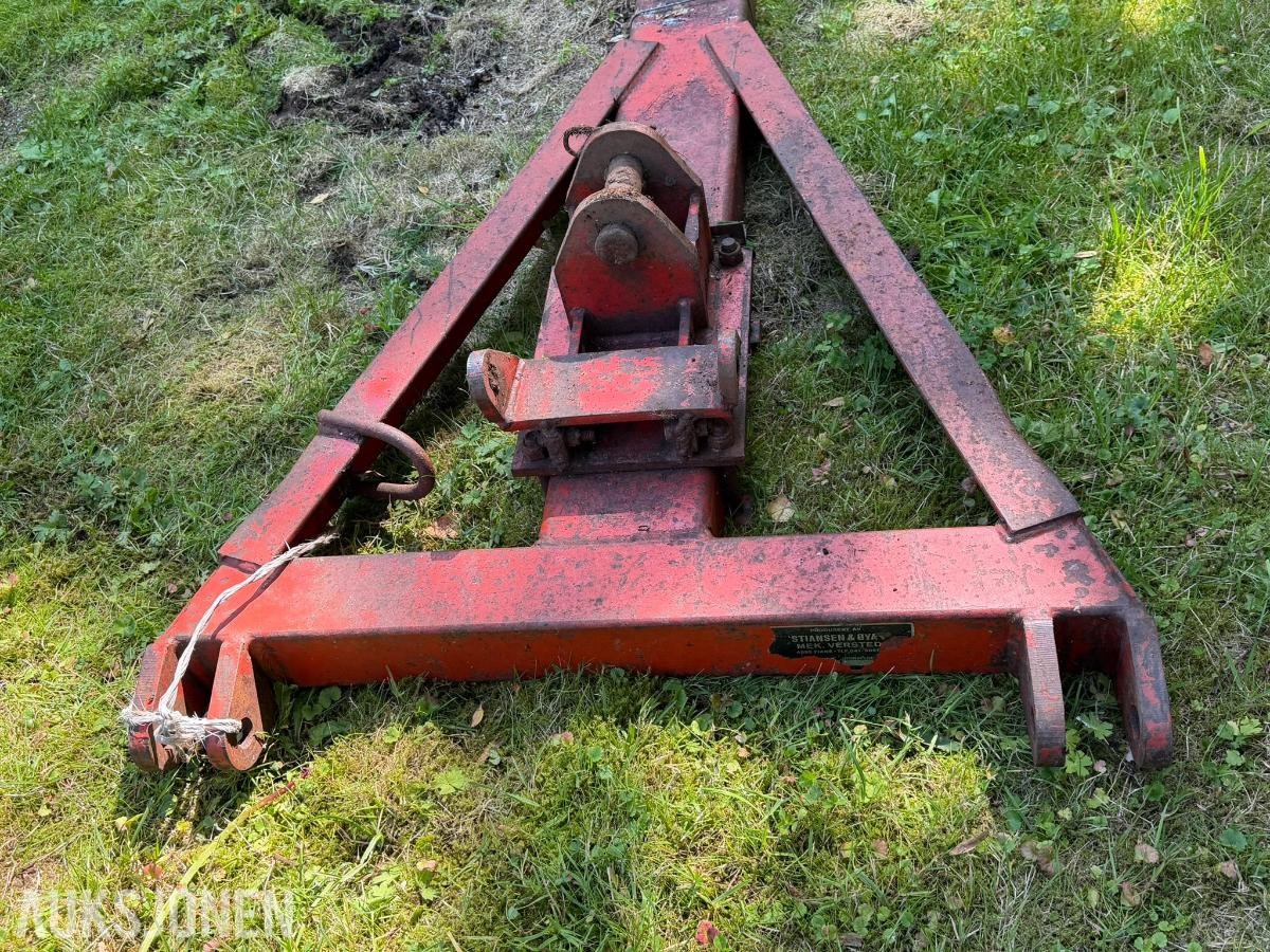 1982 Stiansen & Øya brøyteskjær 2500 med Brøyteramme til traktor