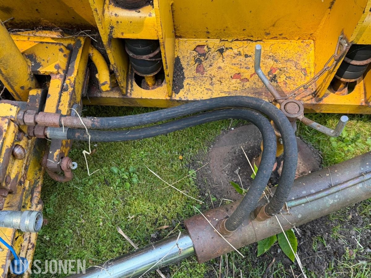 1982 Stiansen & Øya brøyteskjær 2500 med Brøyteramme til traktor