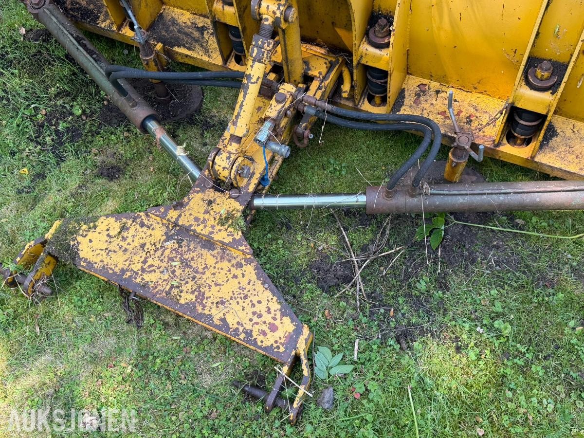 1982 Stiansen & Øya brøyteskjær 2500 med Brøyteramme til traktor